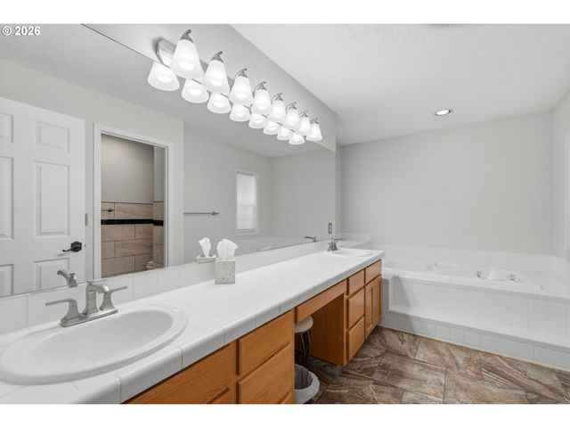 16867 WIGHT Ln, Lake Oswego, OR 97035