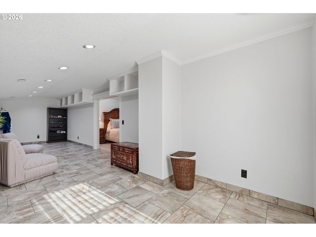 16867 WIGHT Ln, Lake Oswego, OR 97035