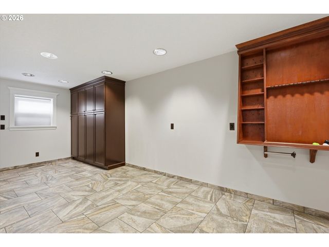 16867 WIGHT Ln, Lake Oswego, OR 97035