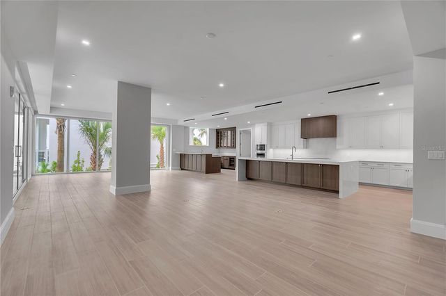 70 AVENIDA VENECCIA 204, Sarasota, FL 34242