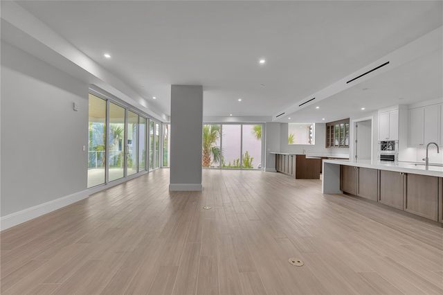 70 AVENIDA VENECCIA 204, Sarasota, FL 34242