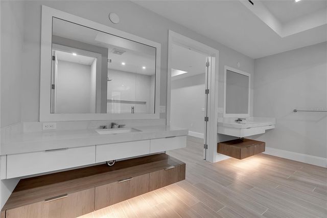 70 AVENIDA VENECCIA 204, Sarasota, FL 34242