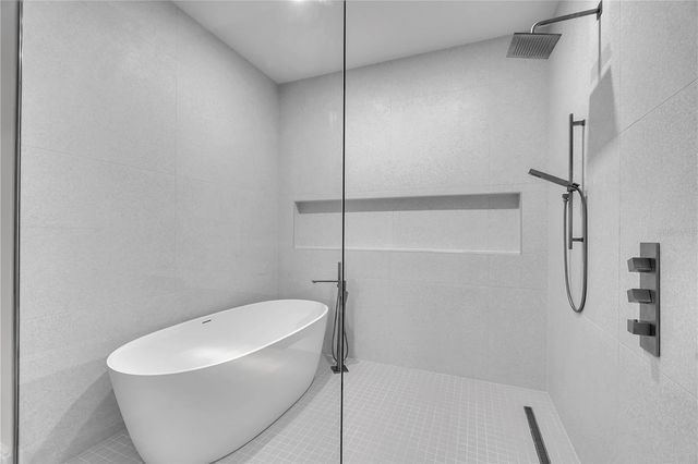 70 AVENIDA VENECCIA 204, Sarasota, FL 34242
