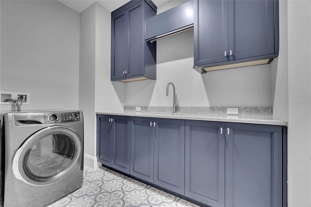 70 AVENIDA VENECCIA 204, Sarasota, FL 34242