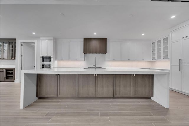 70 AVENIDA VENECCIA 204, Sarasota, FL 34242