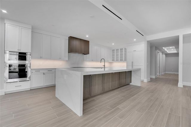 70 AVENIDA VENECCIA 204, Sarasota, FL 34242
