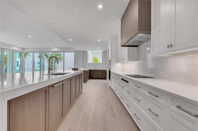 70 AVENIDA VENECCIA 204, Sarasota, FL 34242