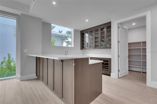 70 AVENIDA VENECCIA 204, Sarasota, FL 34242