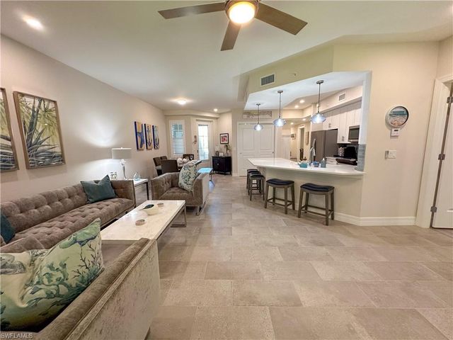250 Indies Dr 101, Naples, FL 34114
