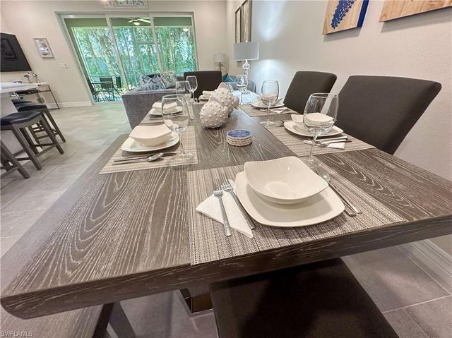 250 Indies Dr 101, Naples, FL 34114