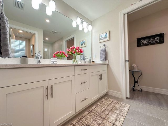 250 Indies Dr 101, Naples, FL 34114