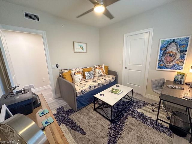 250 Indies Dr 101, Naples, FL 34114