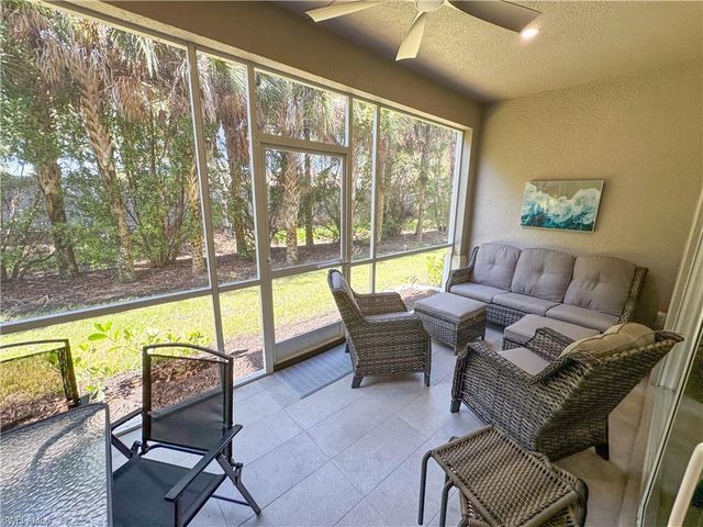 250 Indies Dr 101, Naples, FL 34114