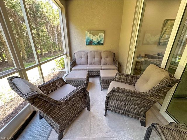 250 Indies Dr 101, Naples, FL 34114