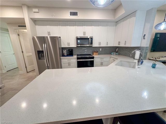 250 Indies Dr 101, Naples, FL 34114