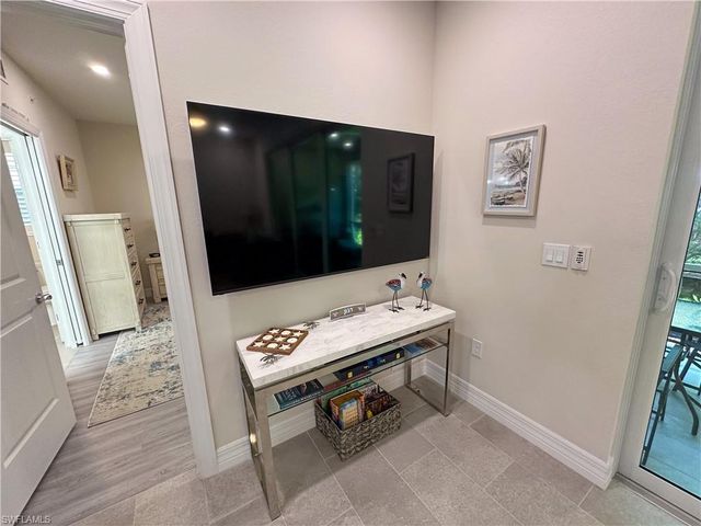 250 Indies Dr 101, Naples, FL 34114