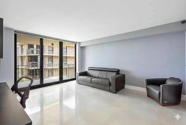 3200 S Ocean Boulevard C303, Palm Beach, FL 33480