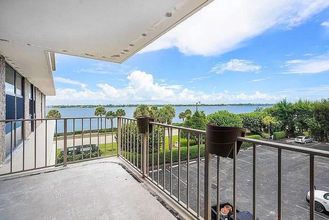 3200 S Ocean Boulevard C303, Palm Beach, FL 33480