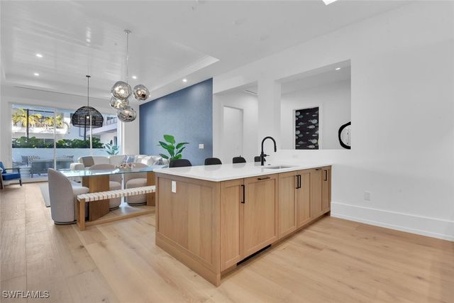 201 8th ST S 209, Naples, FL 34102