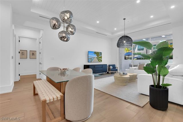 201 8th ST S 209, Naples, FL 34102