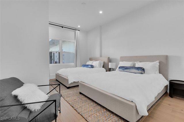 201 8th ST S 209, Naples, FL 34102