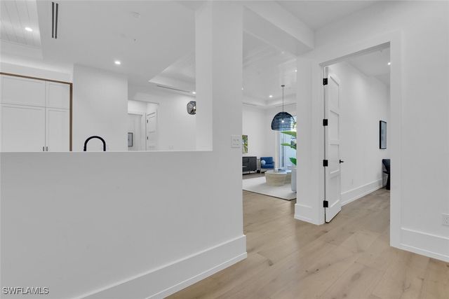 201 8th ST S 209, Naples, FL 34102