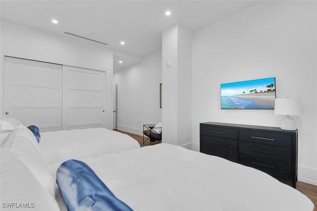 201 8th ST S 209, Naples, FL 34102