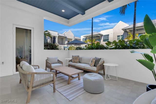 201 8th ST S 209, Naples, FL 34102