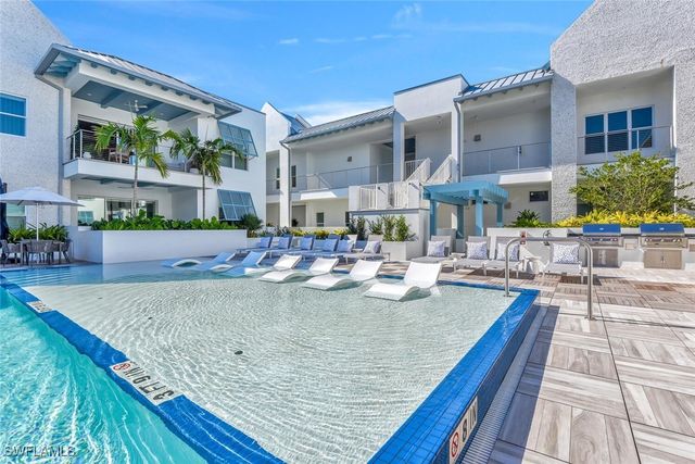 201 8th ST S 209, Naples, FL 34102