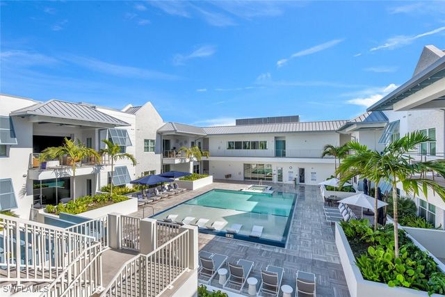 201 8th ST S 209, Naples, FL 34102