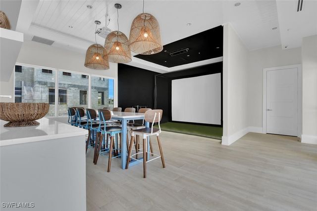 201 8th ST S 209, Naples, FL 34102