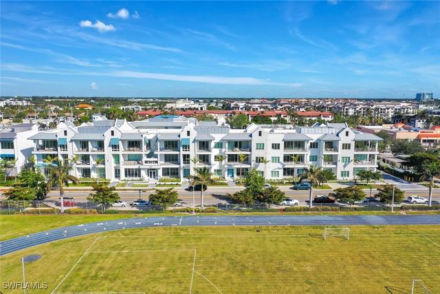 201 8th ST S 209, Naples, FL 34102