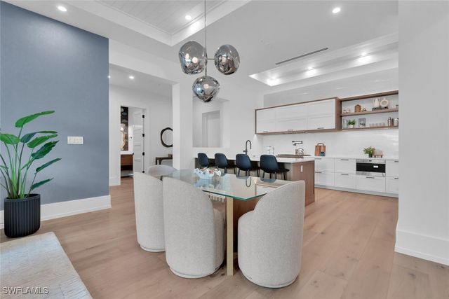 201 8th ST S 209, Naples, FL 34102