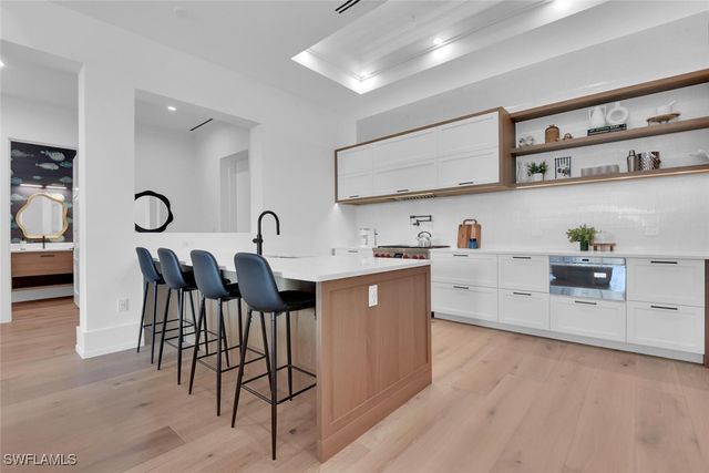 201 8th ST S 209, Naples, FL 34102