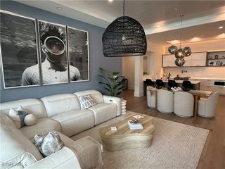 201 8th ST S 209, Naples, FL 34102