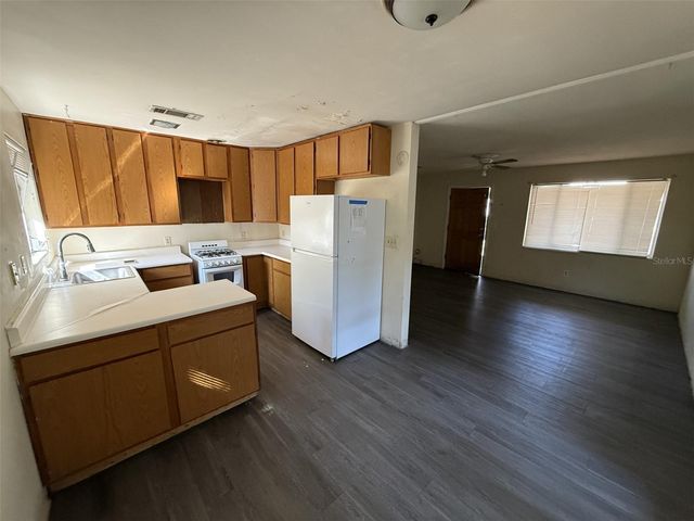 1423 NW 6TH AVENUE, Gainesville, FL 32603