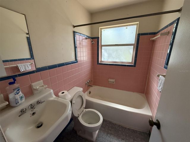 1423 NW 6TH AVENUE, Gainesville, FL 32603