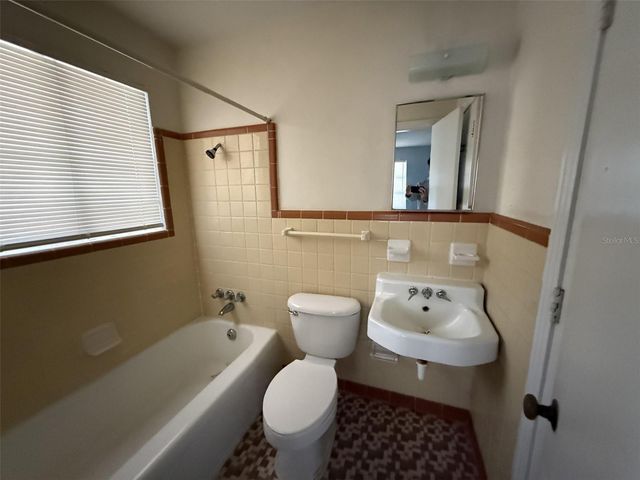 1423 NW 6TH AVENUE, Gainesville, FL 32603