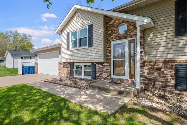 509 N 6th Street, Eldridge, IA 52748