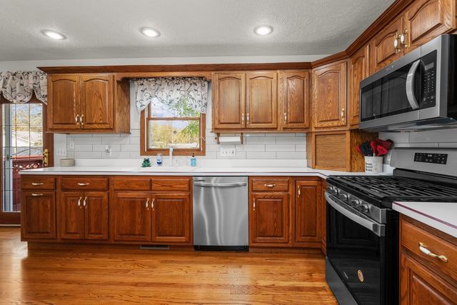 509 N 6th Street, Eldridge, IA 52748