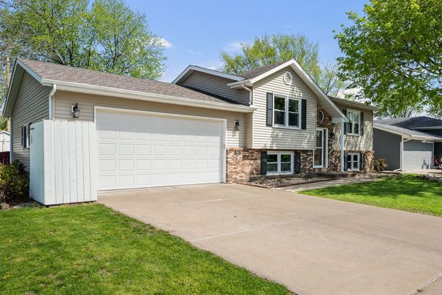509 N 6th Street, Eldridge, IA 52748