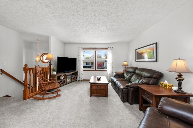 509 N 6th Street, Eldridge, IA 52748
