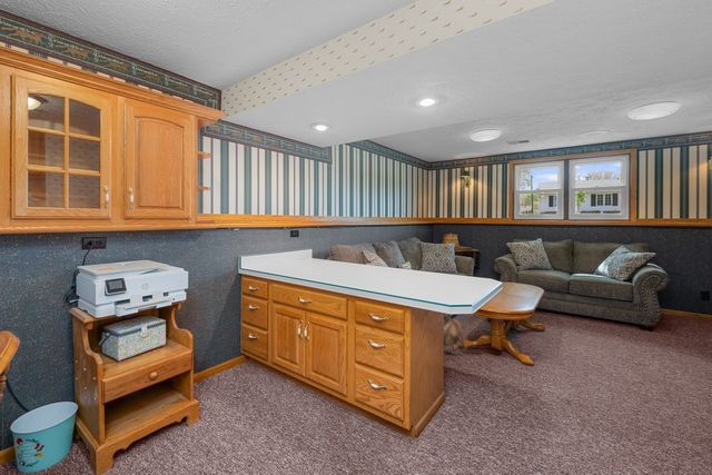 509 N 6th Street, Eldridge, IA 52748