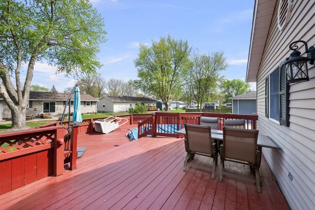 509 N 6th Street, Eldridge, IA 52748