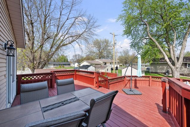 509 N 6th Street, Eldridge, IA 52748