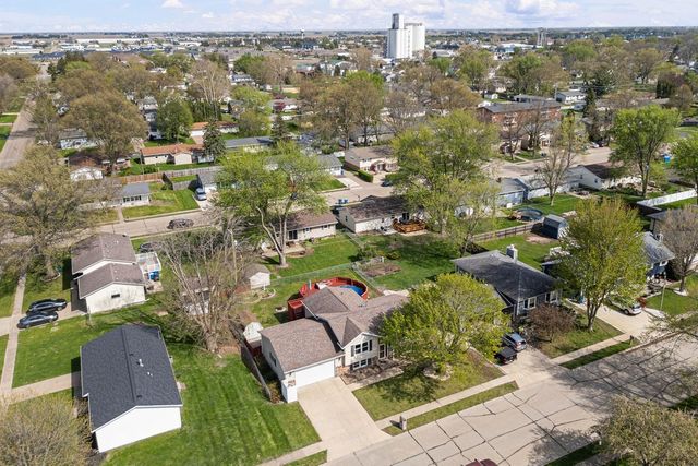 509 N 6th Street, Eldridge, IA 52748