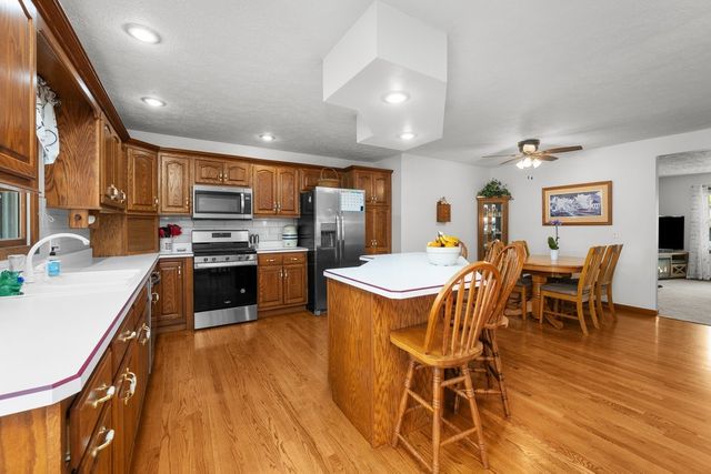 509 N 6th Street, Eldridge, IA 52748