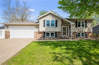 509 N 6th Street, Eldridge, IA 52748