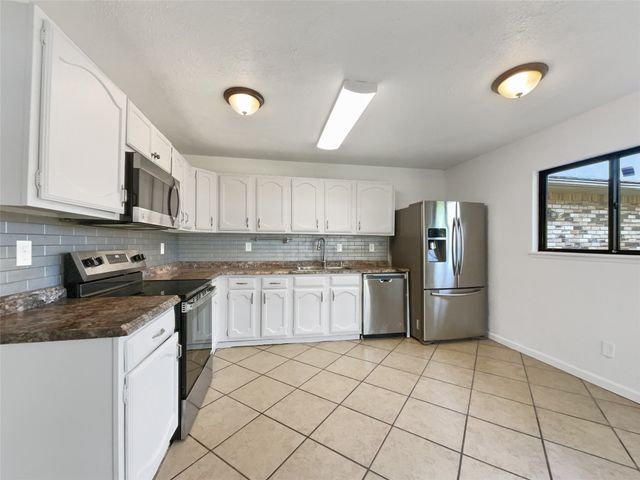 2018 Stockton Trail, Grand Prairie, TX 75052