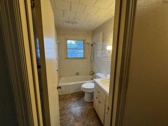 4702 AUGUSTA LANE, Wichita Falls, TX 76302